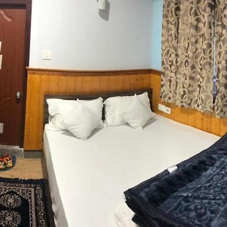 Tseten'S Inn Lachung Bagian luar foto