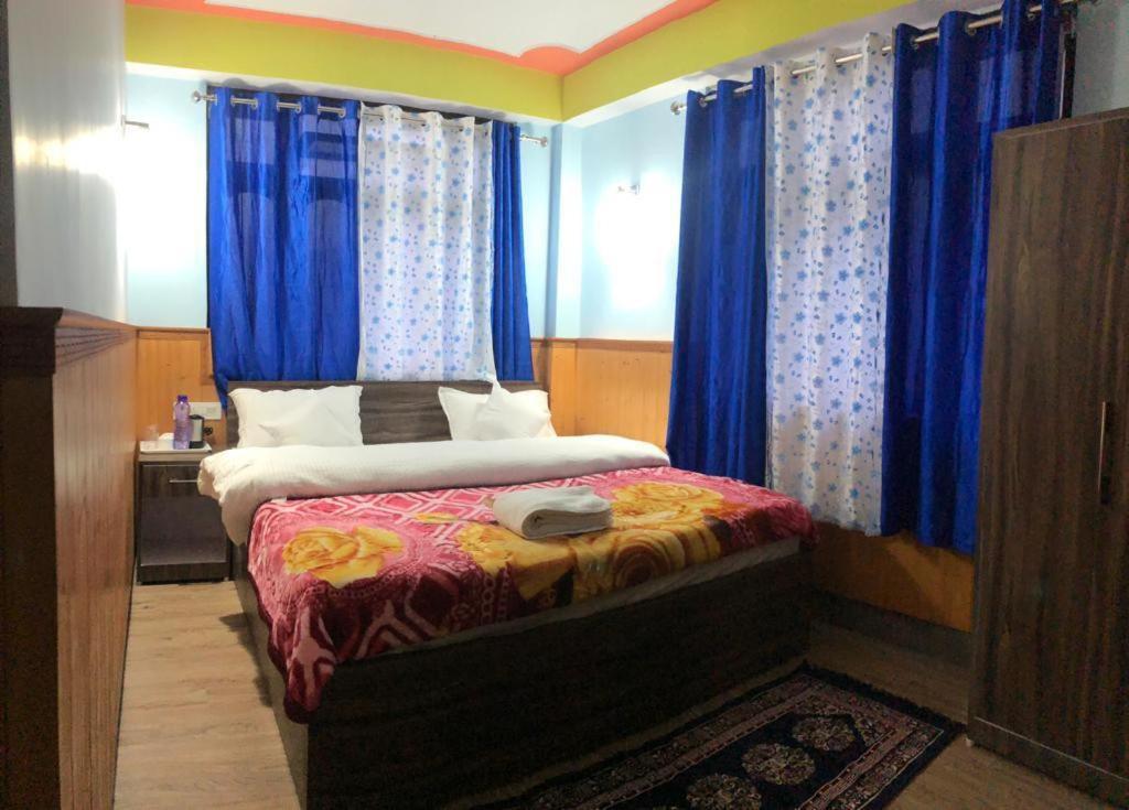 Tseten'S Inn Lachung Bagian luar foto